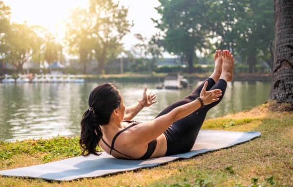 Core Yoga – tăng sức mạnh cơ trung tâm, cải thiện tư thế và mang lại sự cân bằng cho tâm trí Core Yoga – tăng sức mạnh cơ trung tâm, cải thiện tư thế và mang lại sự cân bằng cho tâm trí