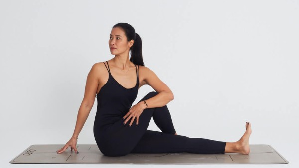 Twist Yoga – phù hợp người muốn tăng linh hoạt cột sống và hỗ trợ tiêu hóa; chuẩn bị thảm, không gian rộng và lắng nghe cơ thể