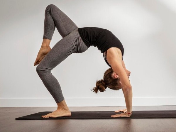 Yoga Flow – Tăng cường sức mạnh, cải thiện linh hoạt và mang lại sự thư giãn sâu cho tâm trí Yoga Flow – Tăng cường sức mạnh, cải thiện linh hoạt và mang lại sự thư giãn sâu cho tâm trí