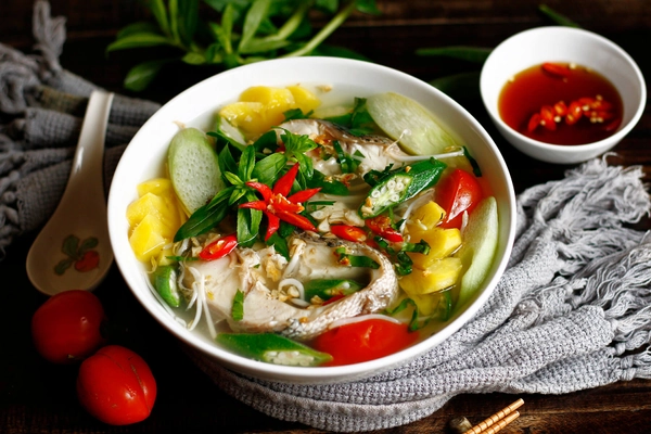 Canh chua cá nấu với rau củ có thể thay canh khổ qua nhồi thịt
