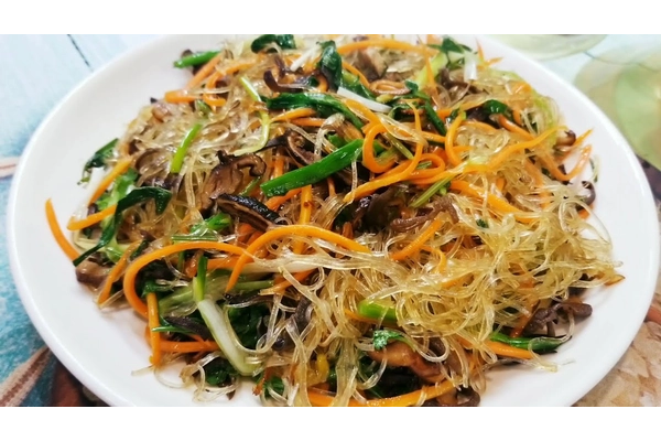 Bí quyết thưởng thức miến xào không lo tăng cân